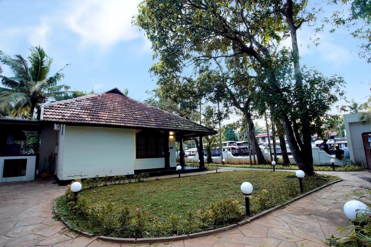 Bamboo Lagoon Backwater Front Resort Alappuzha Eksteriør billede