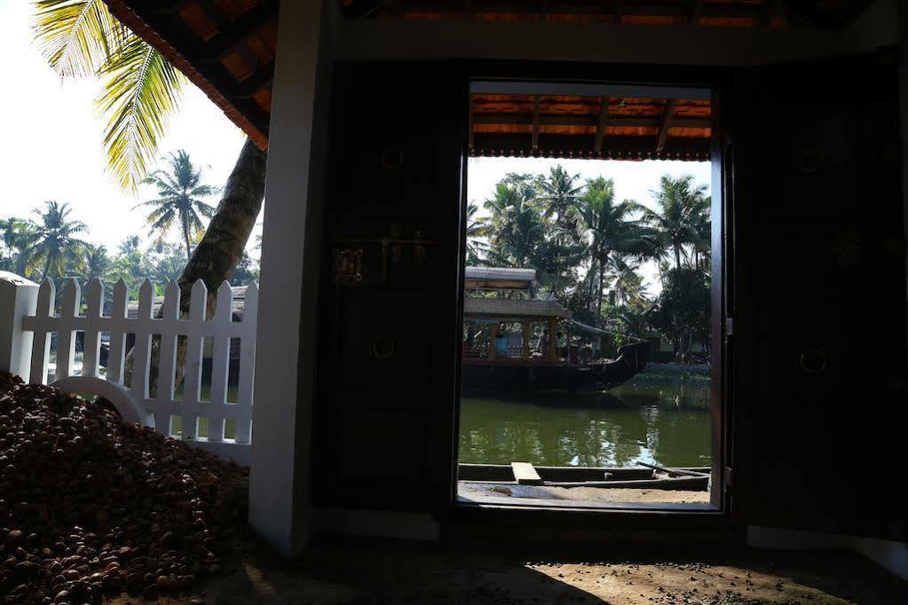 Bamboo Lagoon Backwater Front Resort Alappuzha Eksteriør billede