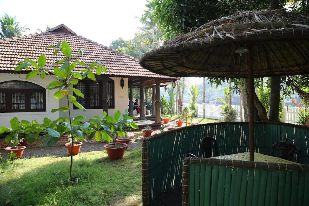 Bamboo Lagoon Backwater Front Resort Alappuzha Eksteriør billede