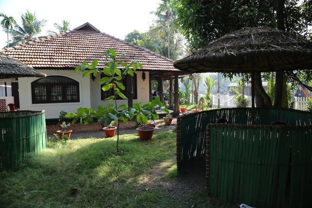 Bamboo Lagoon Backwater Front Resort Alappuzha Eksteriør billede